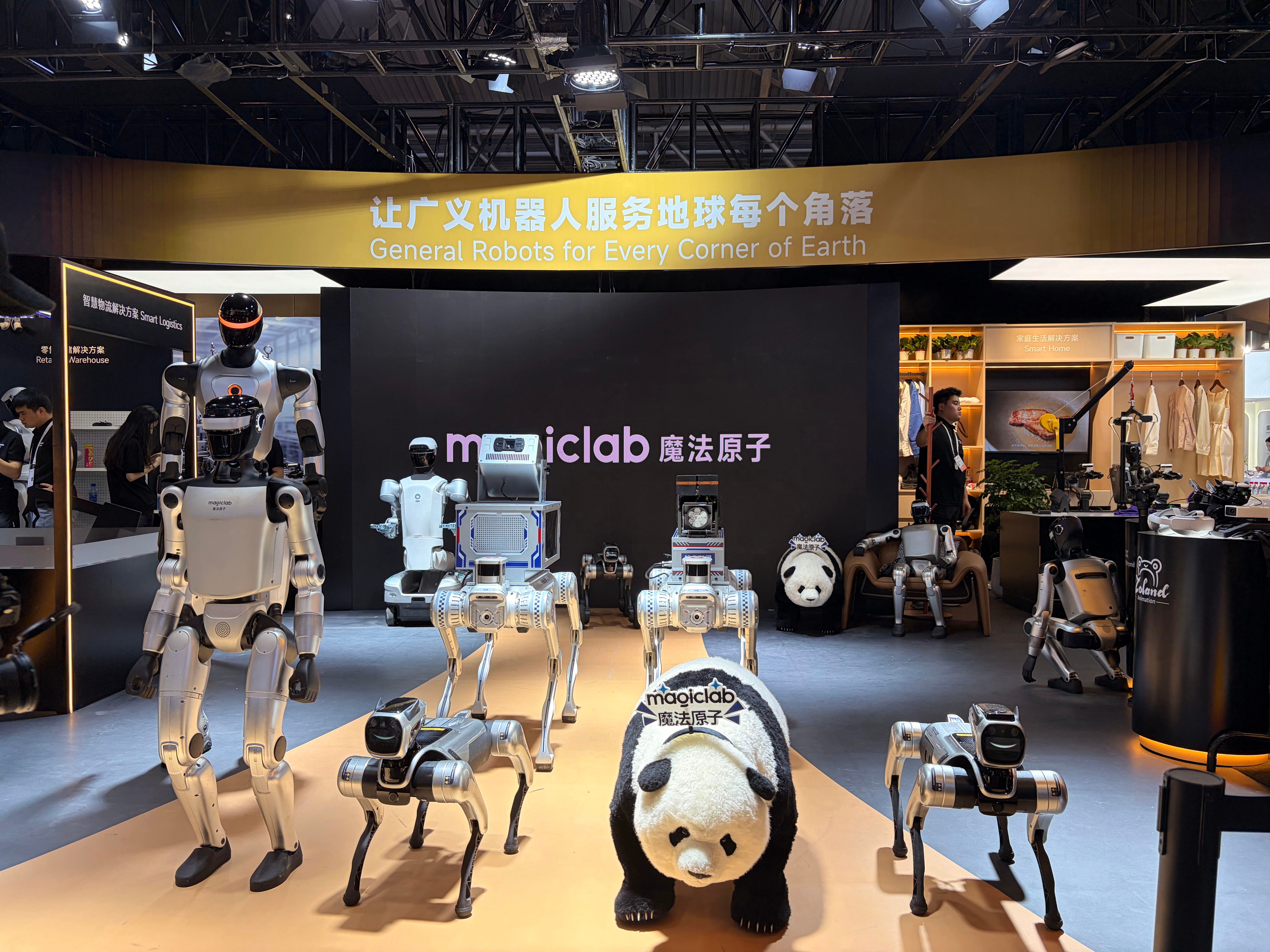 魔法原子闪耀WAIC2026 打造“场景驱动”物理AI平台 魔法原子闪耀WAIC2026 打造“场景驱动”物理AI平台