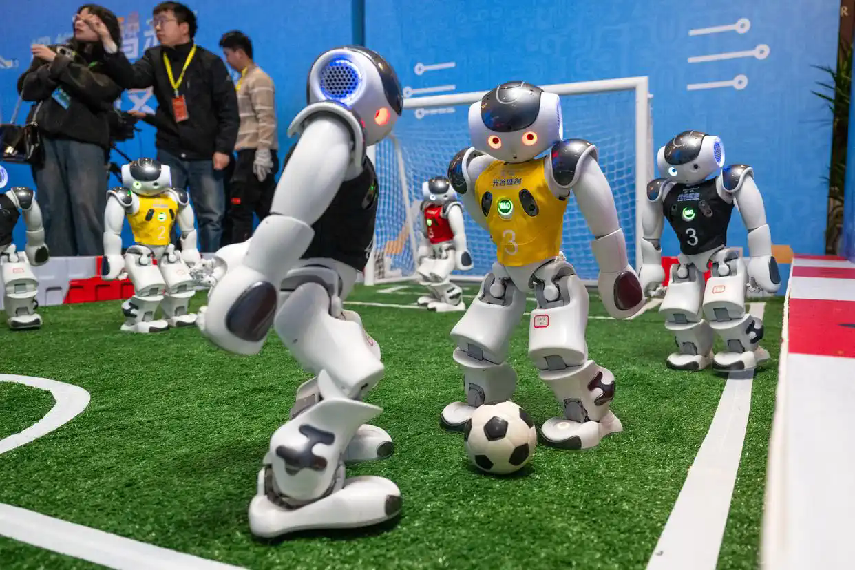 人形机器人“春节档”吸睛 技术进化折射产业新机 人形机器人“春节档”吸睛 技术进化折射产业新机